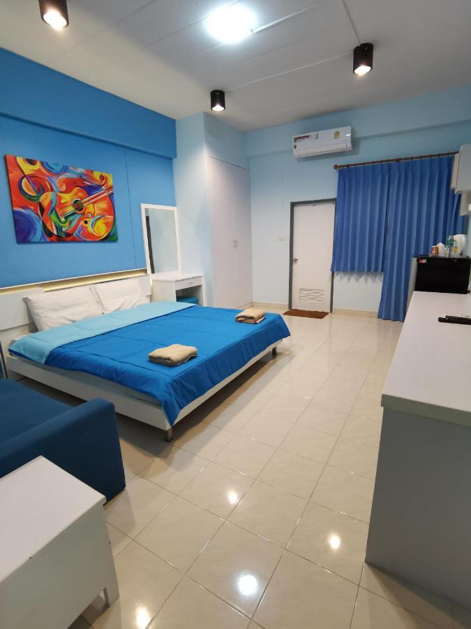 Uj Apartment Bangsaen Eksteriør bilde